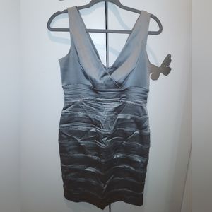 🩶 Calvin Klein silver v-neck midi dress size 6